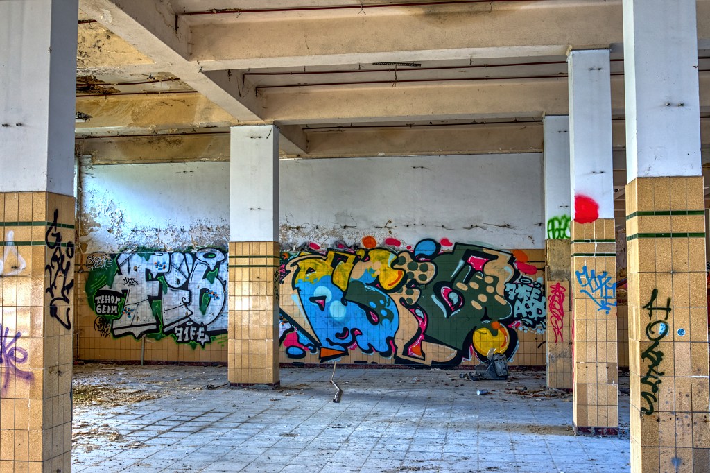 HDR urbex brandweerauto brandweerwagen fire truck camion de pompiers graffiti Sanatorium Dolhain basil decay verlaten kunst art